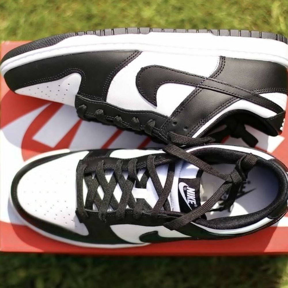 Nike Dunk Low black and white Panda